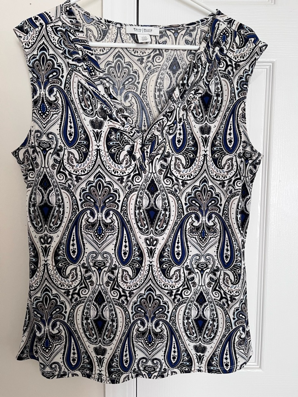 Women's White House Black Market Sleeveless Paisley V-Neck Top Size Large